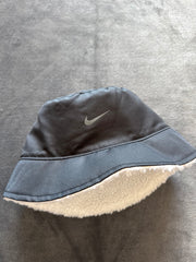 (ДАМСКО) Nike двулицева шапка тип “идиотка” (нова без етикет)