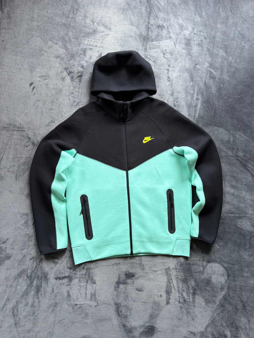 (L) Nike Tech Fleece Zip up Hoodie