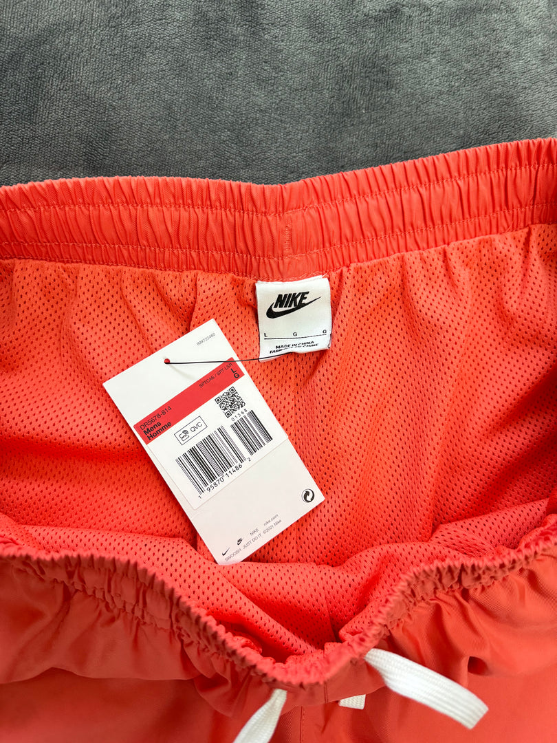 (L) Nike Shorts (Ново)