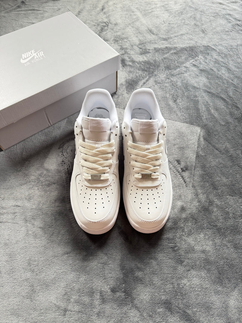 (42.5 / 44 ) Nike Air Force 1 07’ Shoes (Нови с кутия)