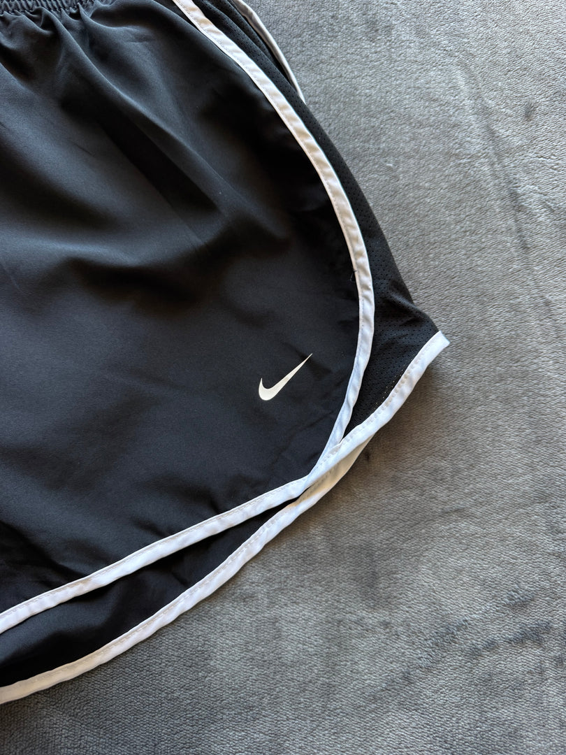 (ДАМСКО) (S) Nike Dri Fit дамски шорти (отговарят на дамско S)