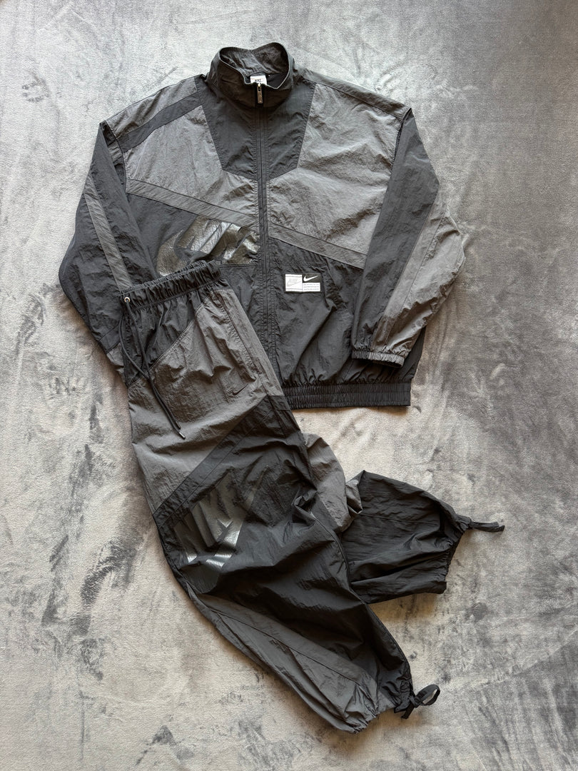 (УНИСЕКС) (L) Nike УНИСЕКС екип (Д. ръкав: 56см)