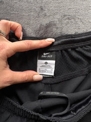 (S) Nike Dri Fit шорти (юноши XL отговарят на мъжко S)