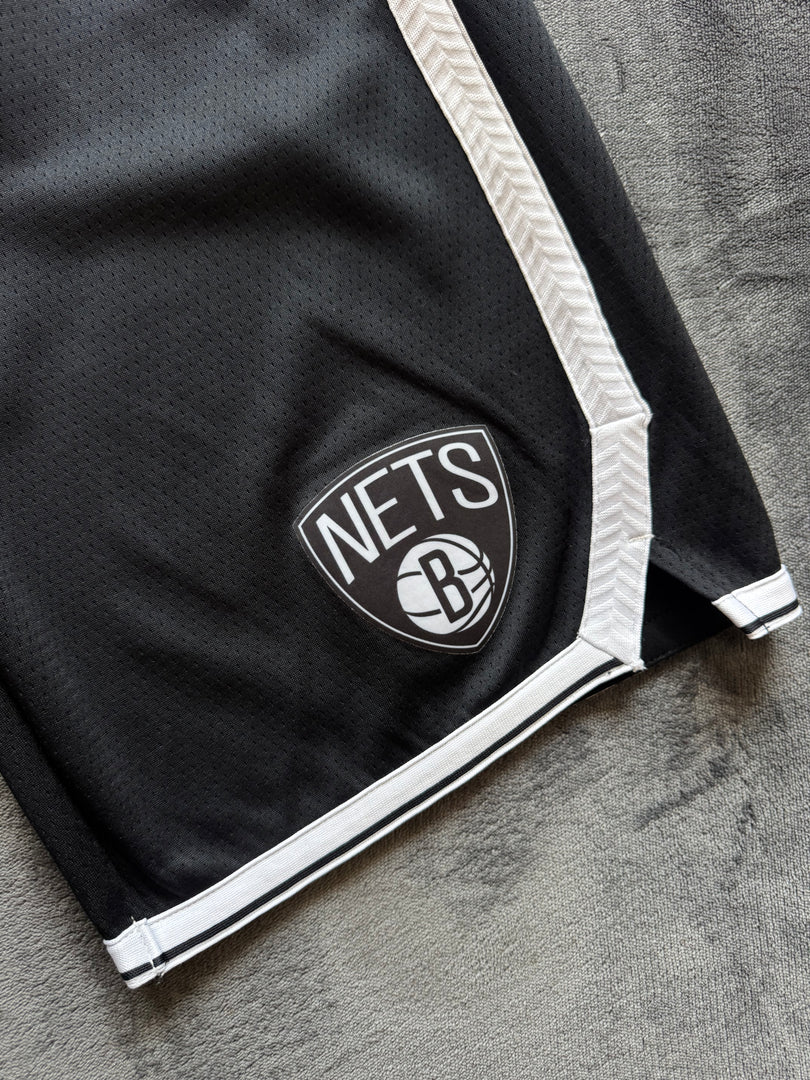 (S) Nike x Nets мъжки шорти (XL юноши но отговаря на мъжки S)