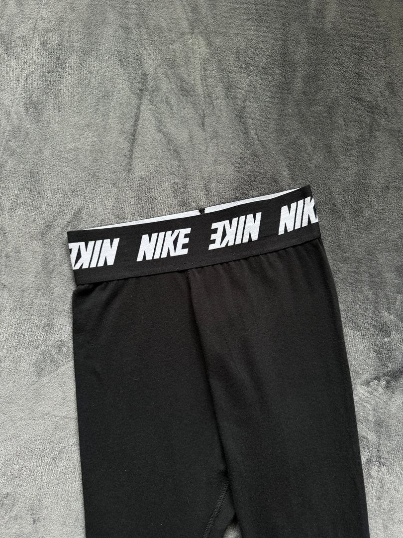 (ДАМСКО) (S) Nike Swoosh Leggings