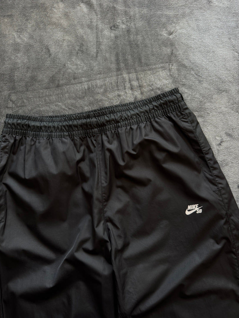 (S) Nike SB мъжко шушлеково долнище (забележки)