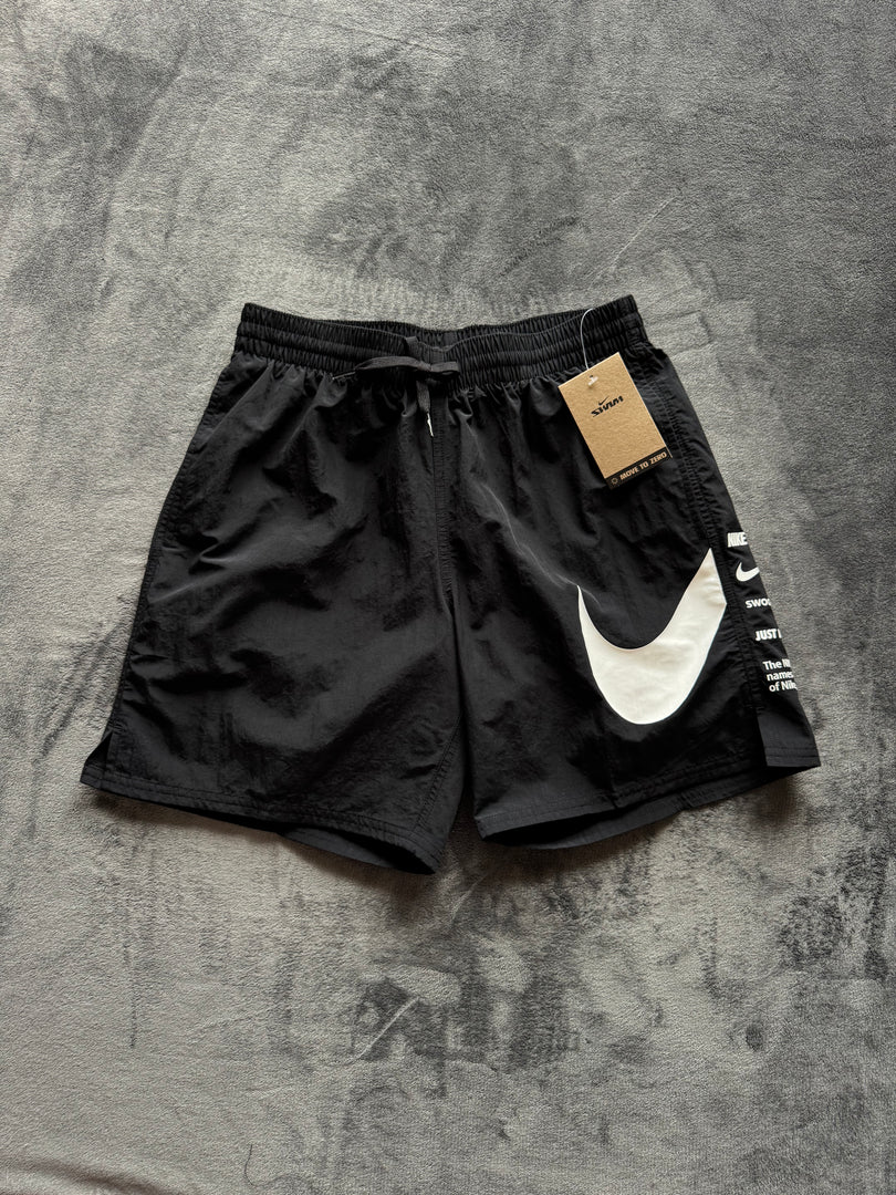 (НОВО) (S/M/L/XL) Nike Swoosh Specs 7 мъжки плувни шорти (NESSG574 код на артикула)