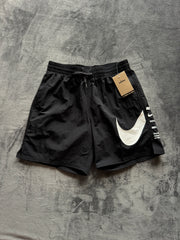 (НОВО) (S/M/L/XL) Nike Swoosh Specs 7 мъжки плувни шорти (NESSG574 код на артикула)