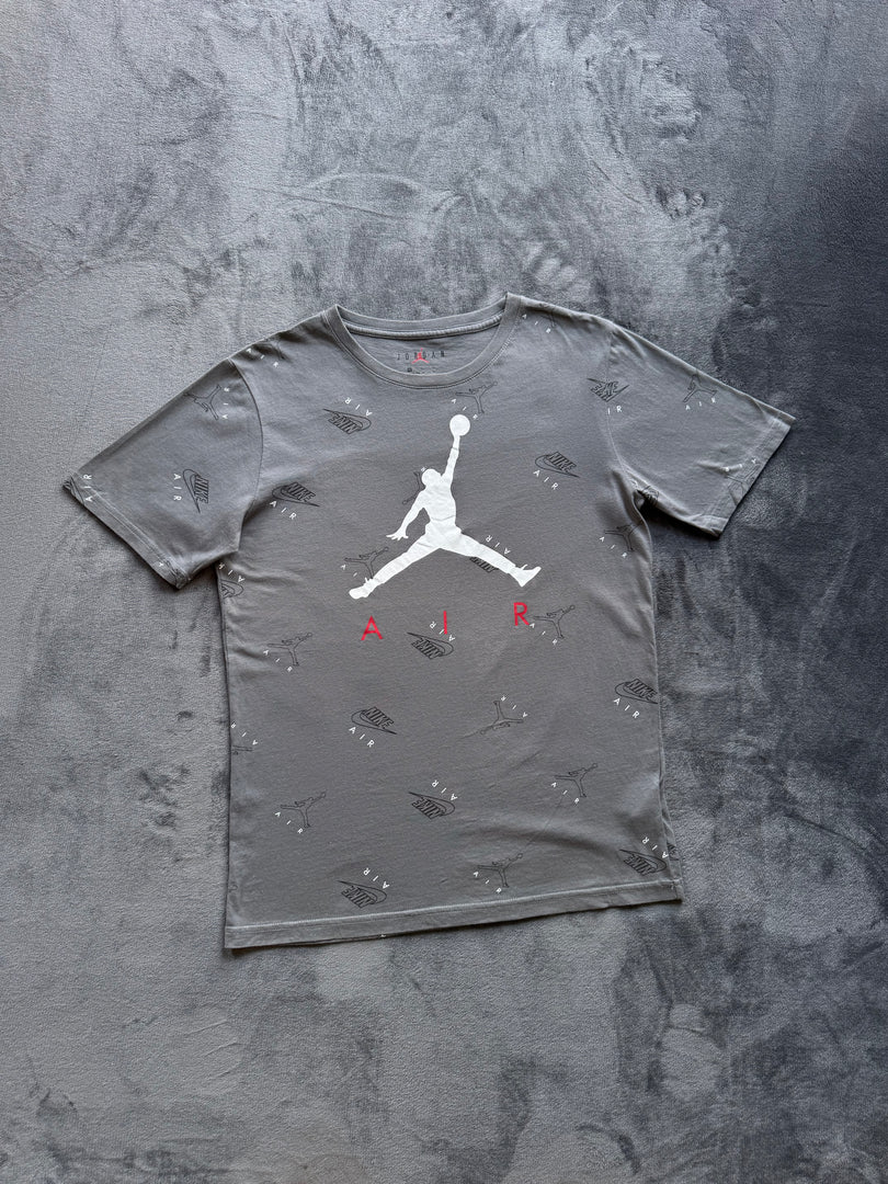 (XS) Nike Air Jordan T-shirt (По етикет детско XL, на отговаря на мъжко XS)