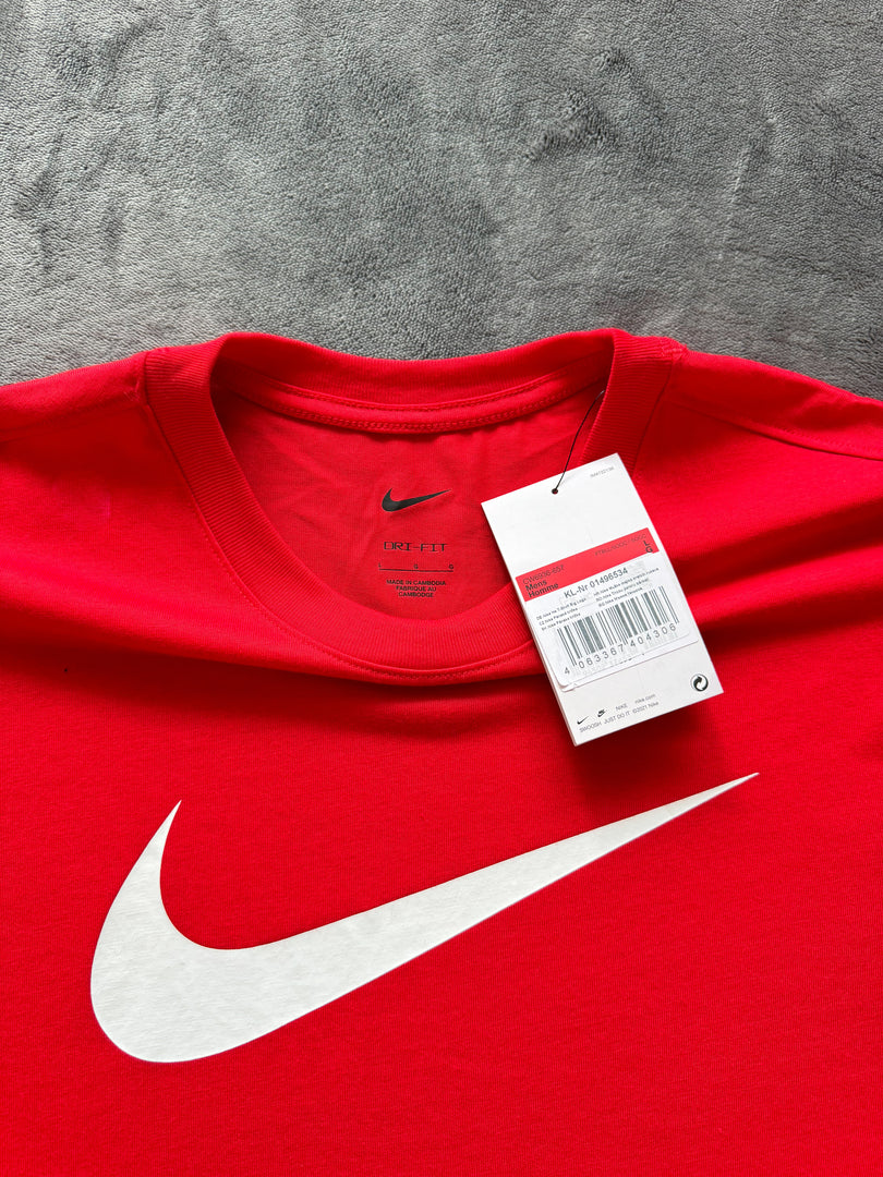 (L) Nike Swoosh Dri Fit T-Shirt