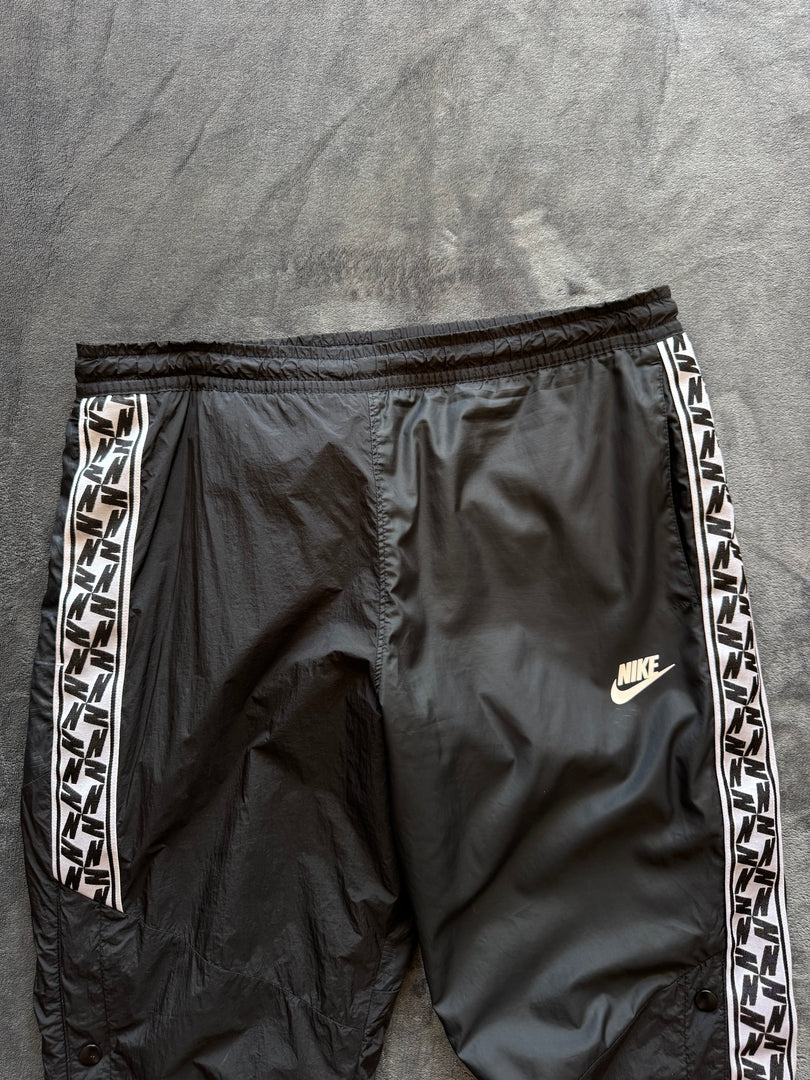 (ЗАБЕЛЕЖКИ) (ДАМСКО) (S) Nike дамско долнище (дупчица)