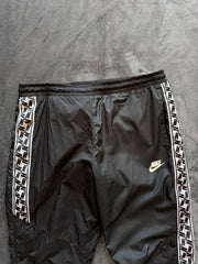 (ЗАБЕЛЕЖКИ) (ДАМСКО) (S) Nike дамско долнище (дупчица)