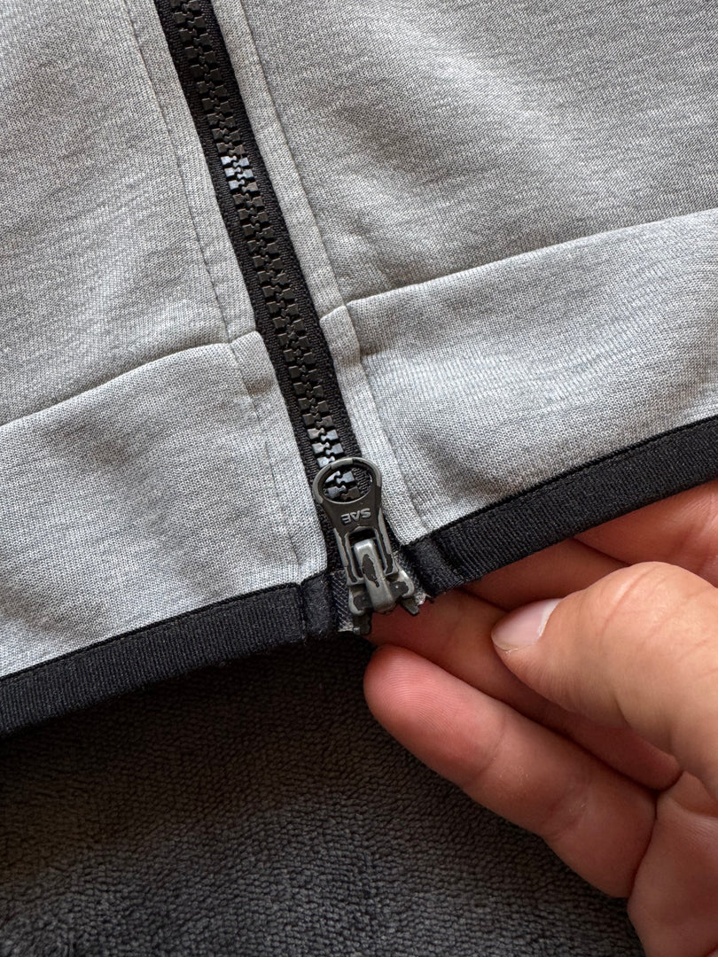 (M) Nike Tech Fleece мъжки суичър (забележки по ципове)