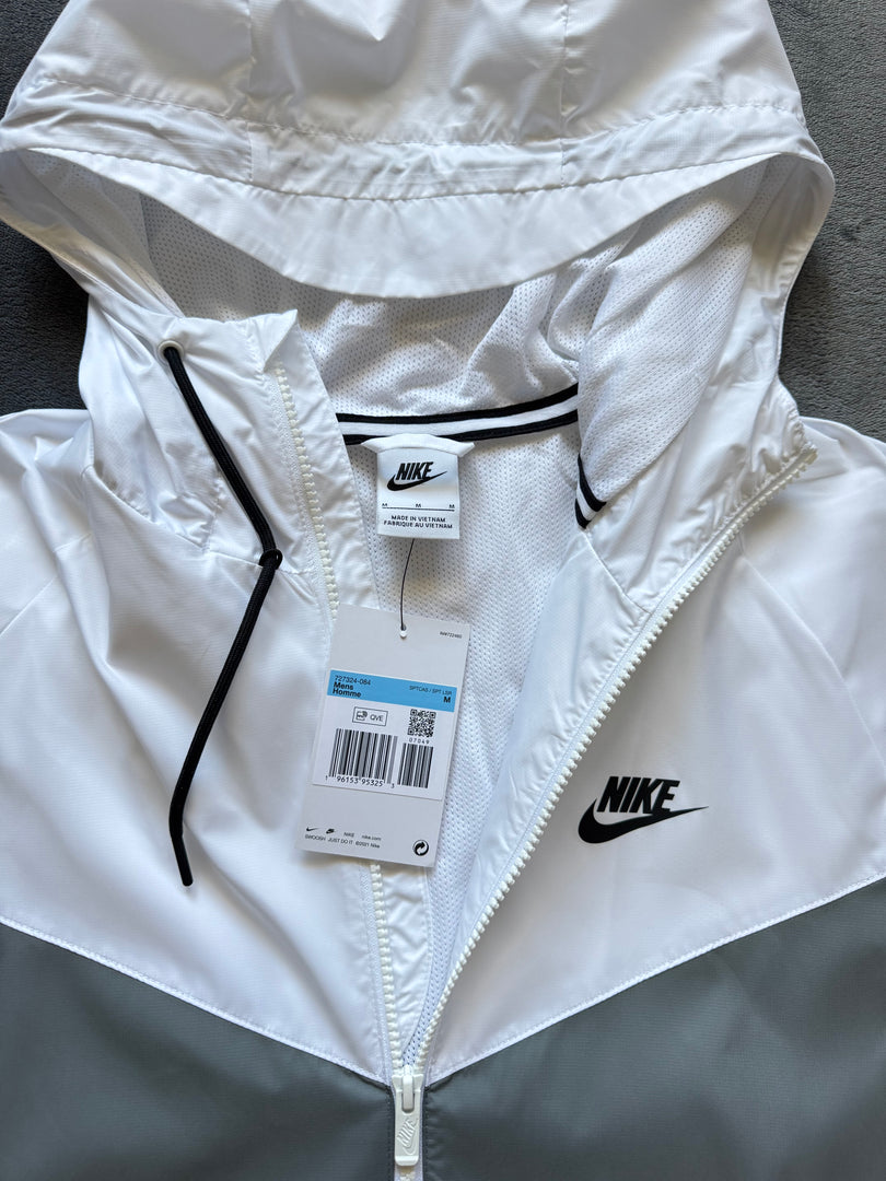 (M) Nike Windrunner Jacket