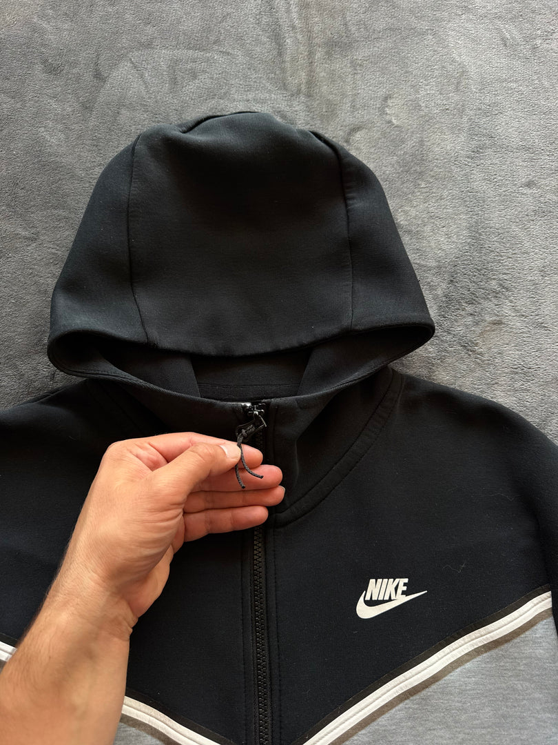 (M) Nike Tech Fleece мъжки суичър (забележки по ципове)