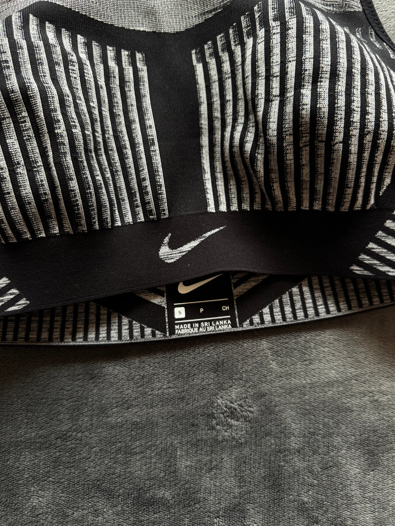 (ДАМСКО) (S) Nike Dri Fit спортно бюстие