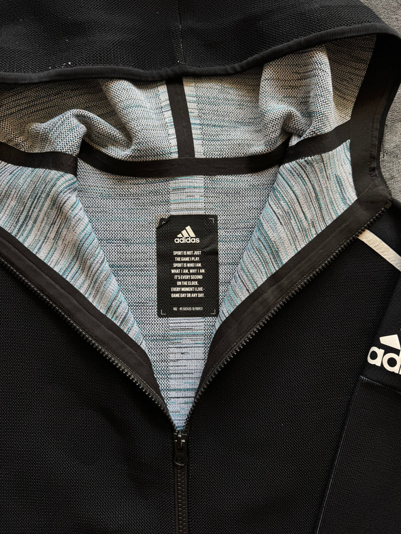 (ЗАБЕЛЕЖКА) (ДАМСКО) (M) Adidas ZNE дамски суичър (ПЕТНО И БРИМКИ)