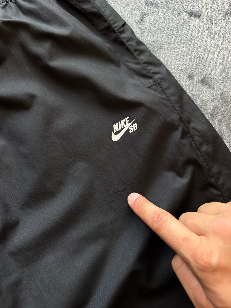 (S) Nike SB мъжко шушлеково долнище (забележки)