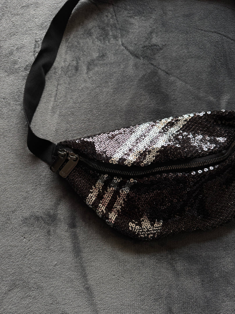 (ДАМСКО) Adidas Originals дамска чанта “бананка”