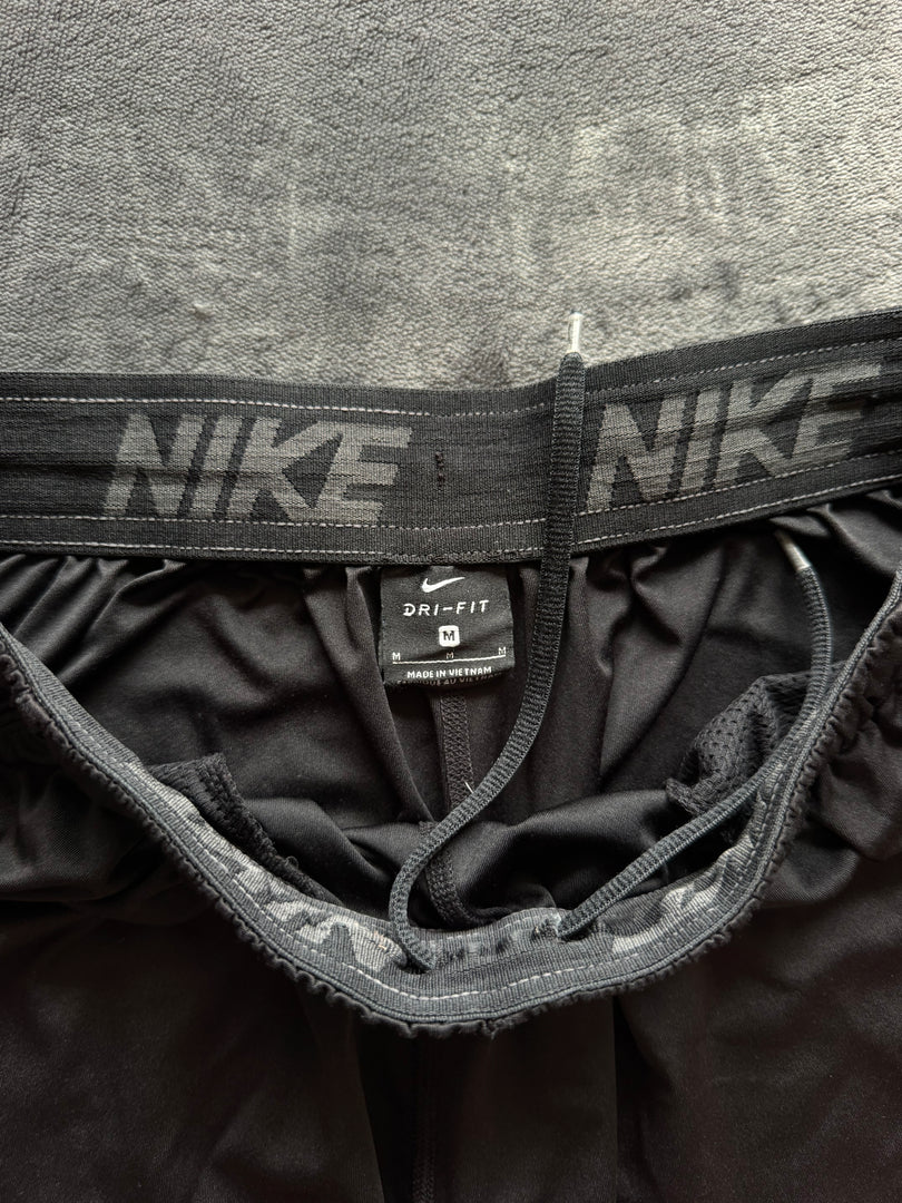 (ЗАБЕЛЕЖКА) (M) Nike Dri Fit мъжки шорти (дупчици)