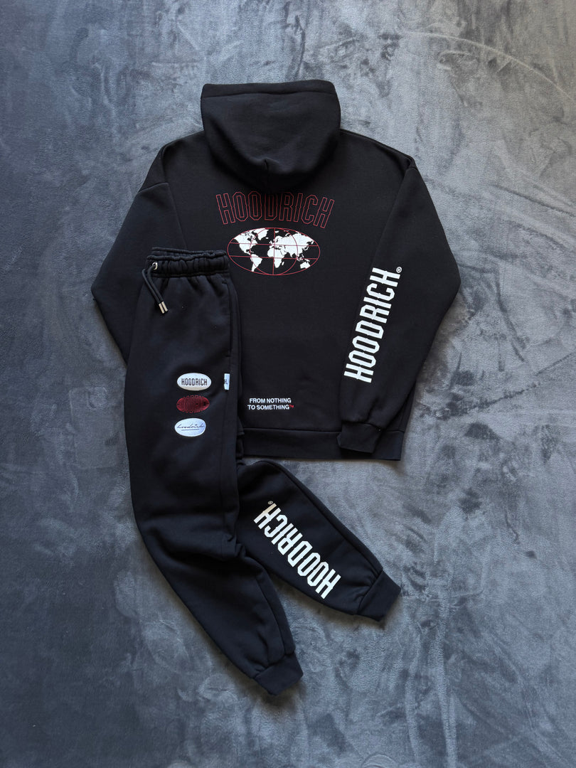 (Хууди S) (Долно XS) Hoodrich Wolrdwide Tracksuit (НАПУКАНА ЩАМПА)