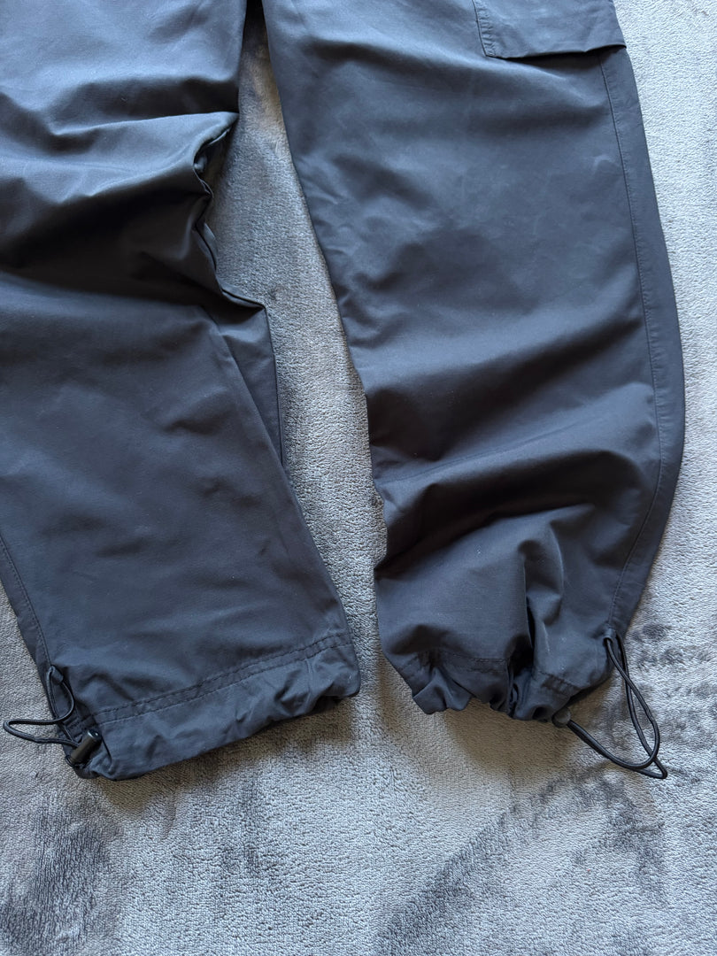 (L) Nike Cargo Pants