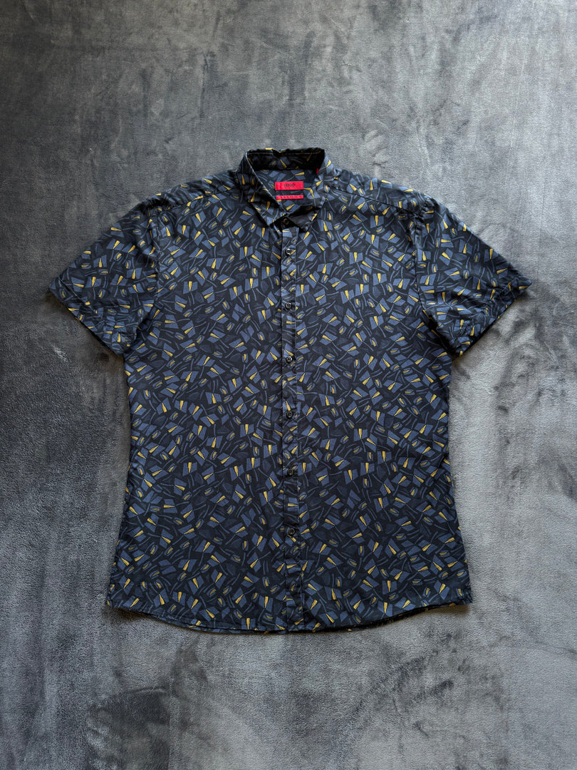 (L) Hugo Boss Abstract Short Sleeve Shirt (по етикет XL умалена и отговаря на L)