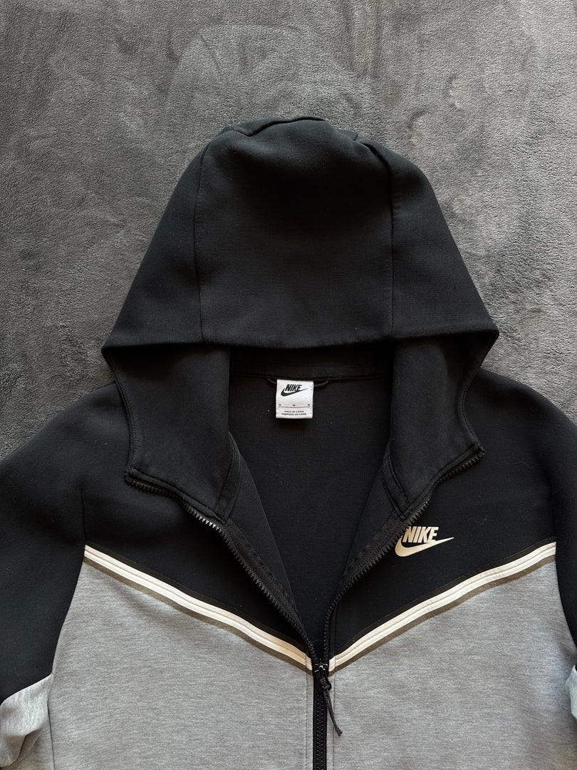 (M) Nike Tech Fleece мъжки суичър (забележки по ципове)