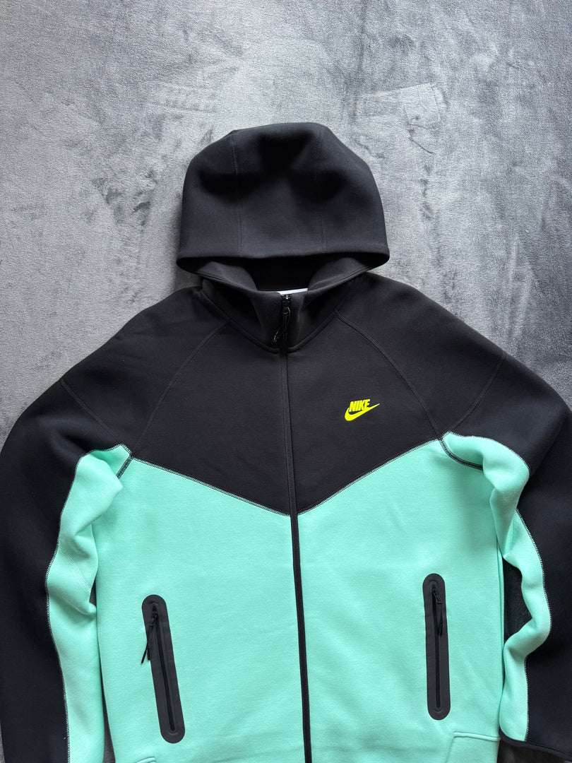 (L) Nike Tech Fleece Zip up Hoodie