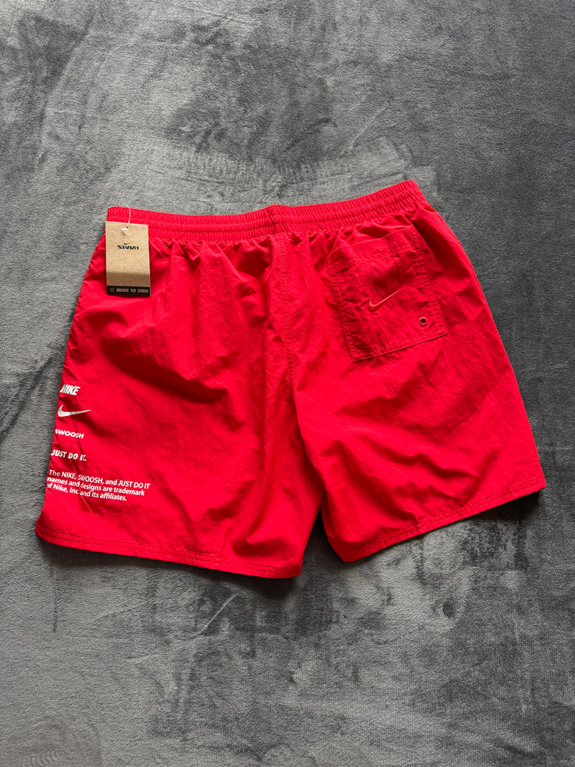 (НОВО) (S/M/L/XL) Nike Swoosh Specs 7 мъжки плувни шорти (NESSG574 код на артикула)
