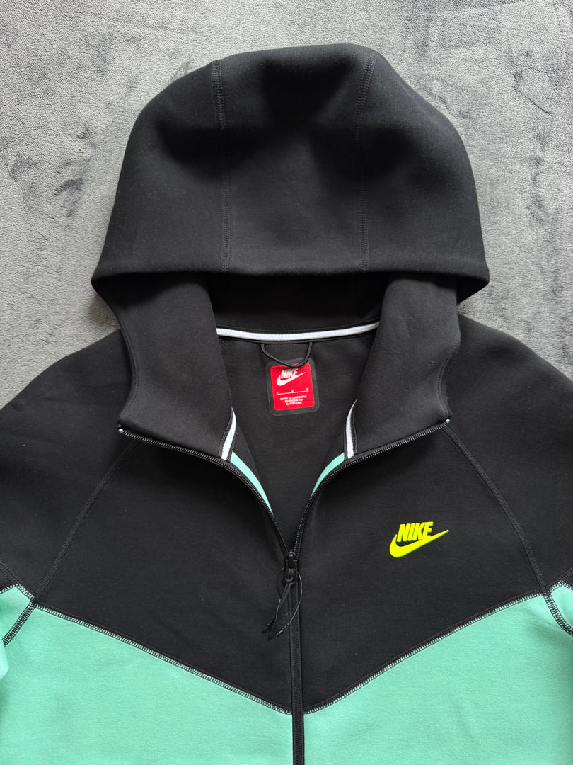 (L) Nike Tech Fleece Zip up Hoodie