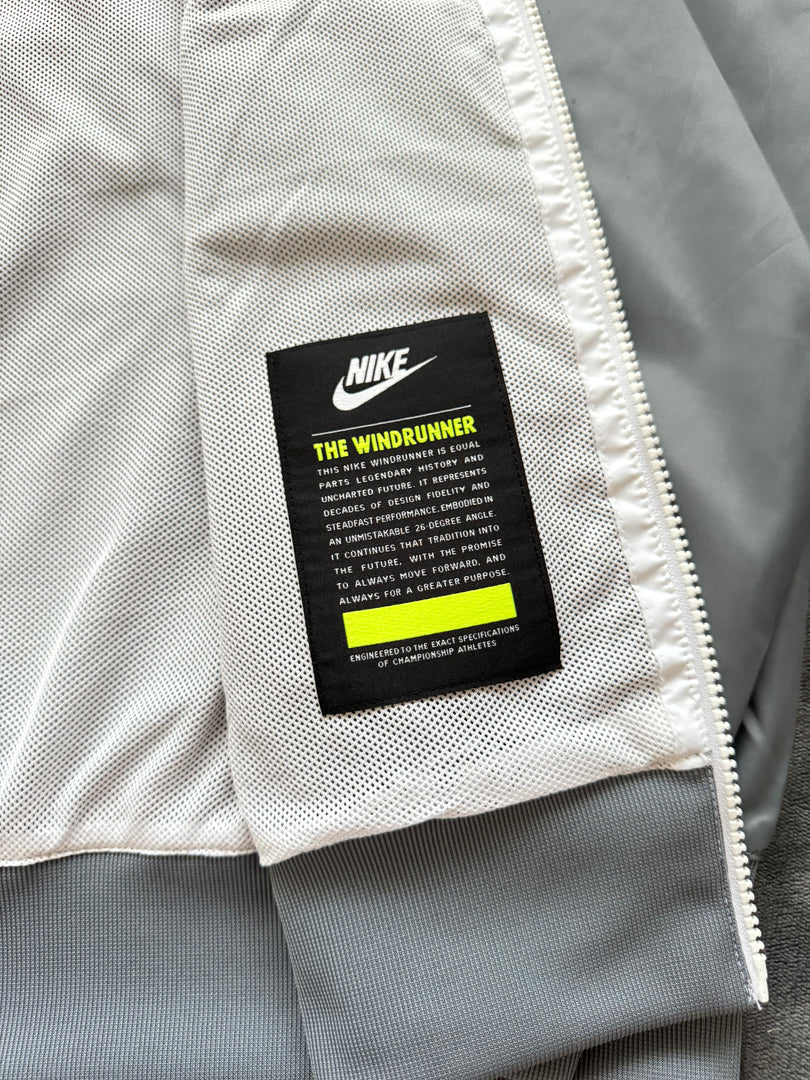 (M) Nike Windrunner Jacket