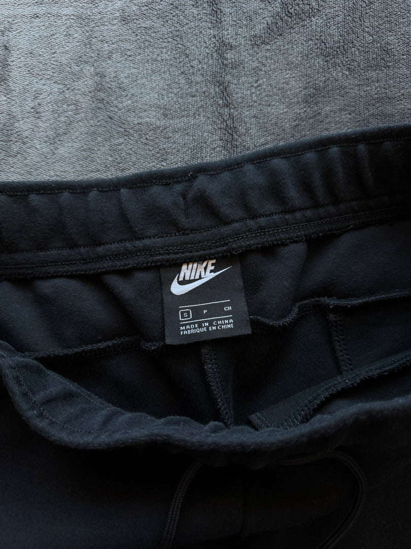 (S) Nike Tech Fleece мъжко долнище (леко избеляване по ластика)