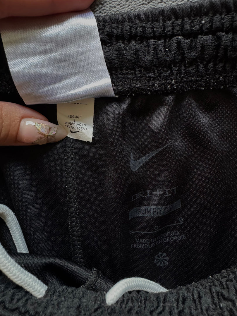 (L) Nike Dri-Fit Shorts
