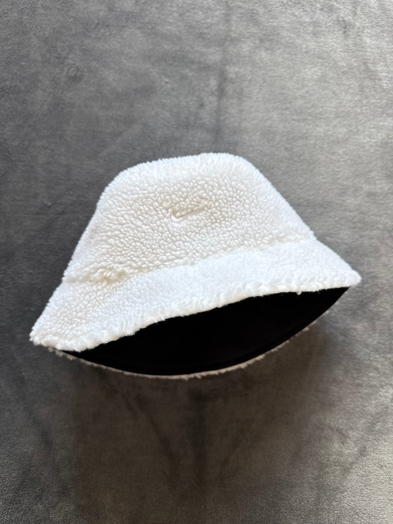 (ДАМСКО) Nike двулицева шапка тип “идиотка” (нова без етикет)