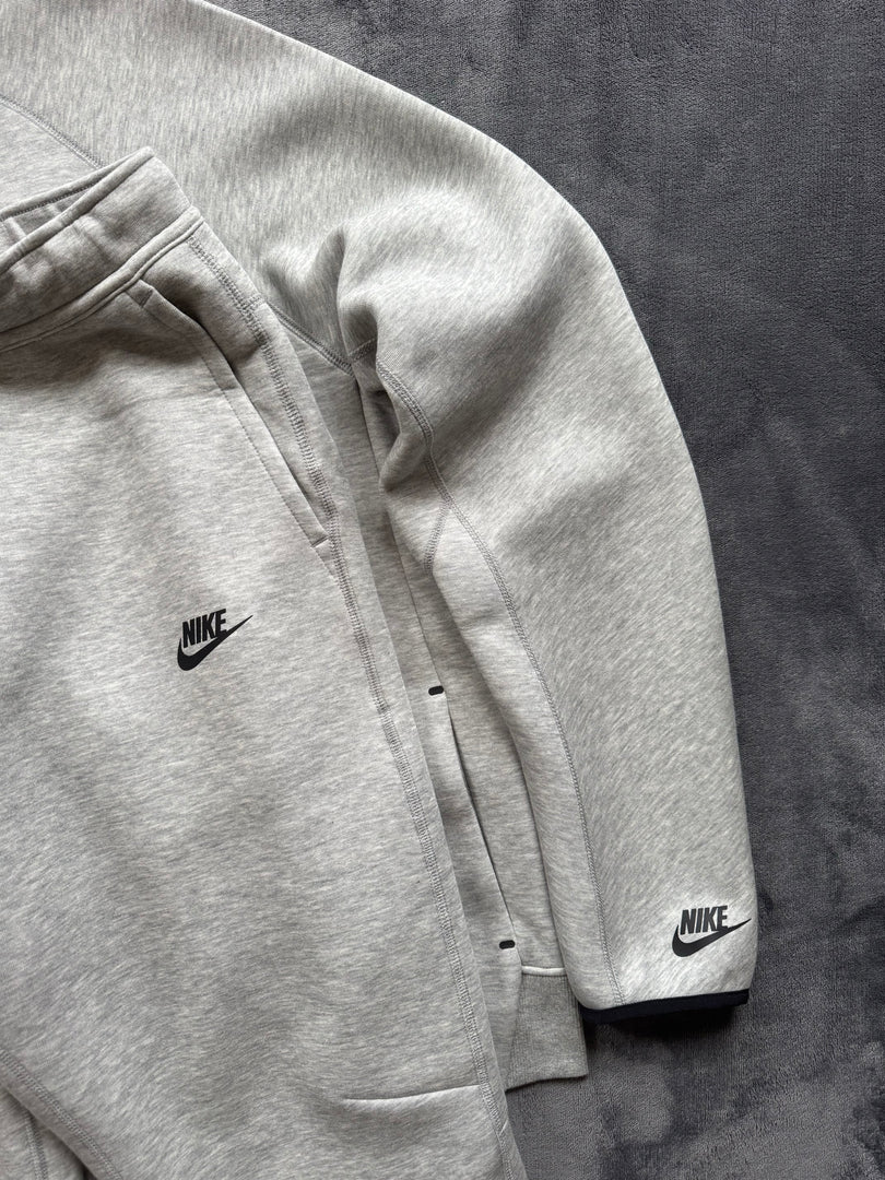 (XL) Nike Tech Fleece Tracksuit (ново липсва етикет)