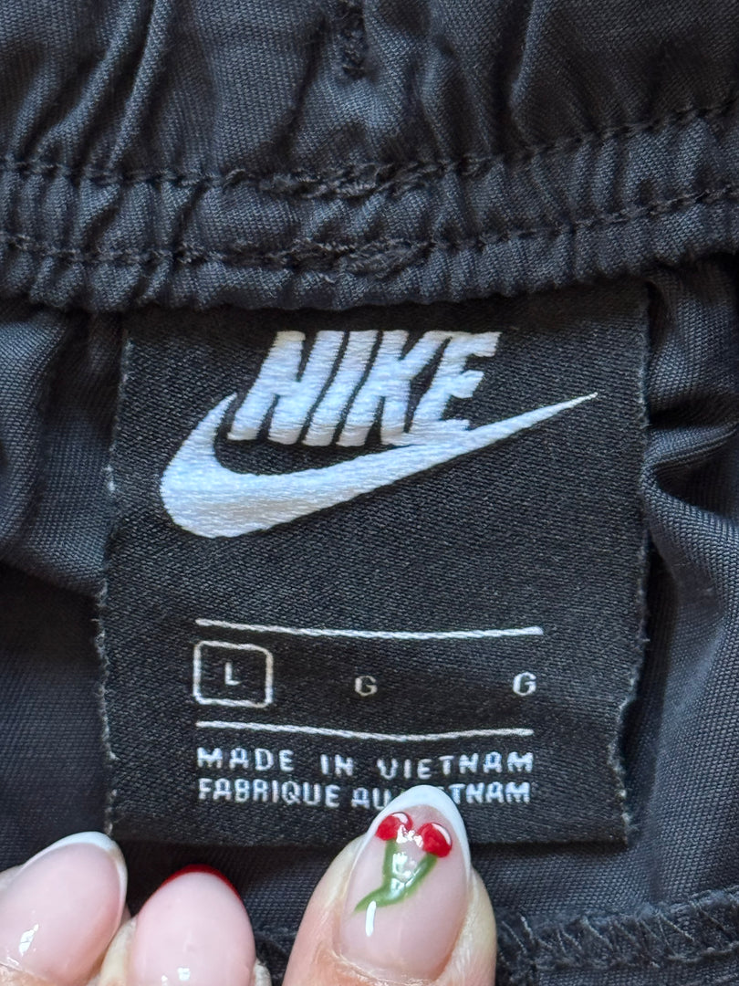 (L) Nike Cargo Pants
