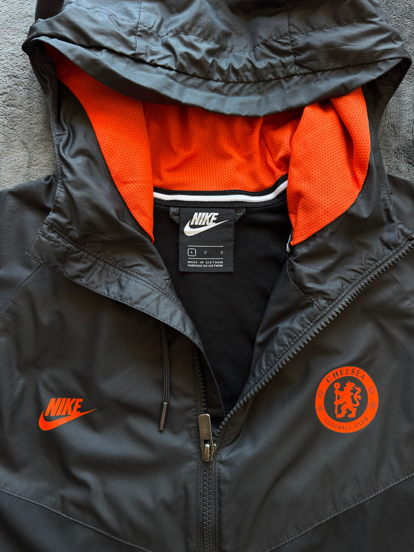 (L) Nike x Chelsea мъжка ветровка (едната връзка е забутана в качулката)