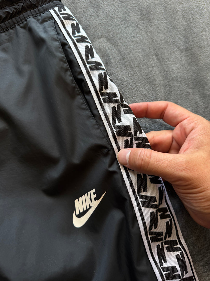 (ЗАБЕЛЕЖКИ) (ДАМСКО) (S) Nike дамско долнище (дупчица)