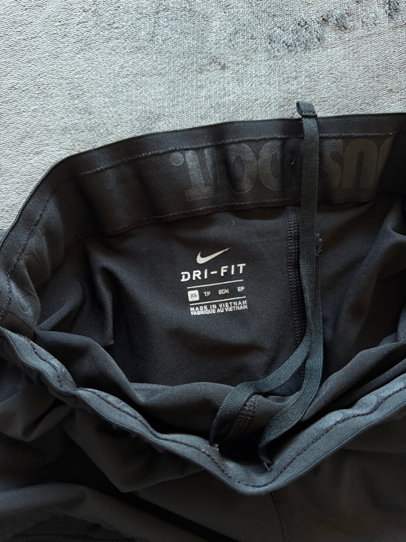 (ДАМСКО) (XS) Nike Dri Fit дамски шорти с клин