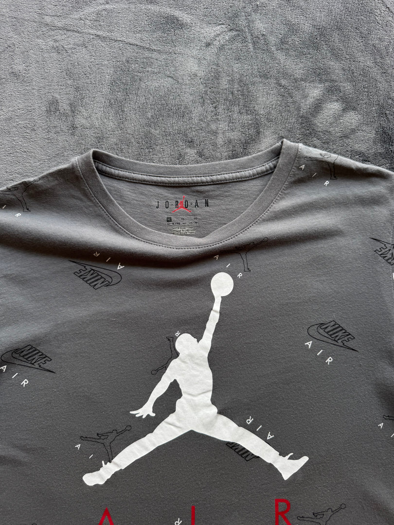 (XS) Nike Air Jordan T-shirt (По етикет детско XL, на отговаря на мъжко XS)
