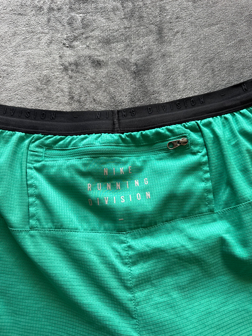 (L) Nike 2 in 1 Dri Fit Running Division мъжки шорти с клин