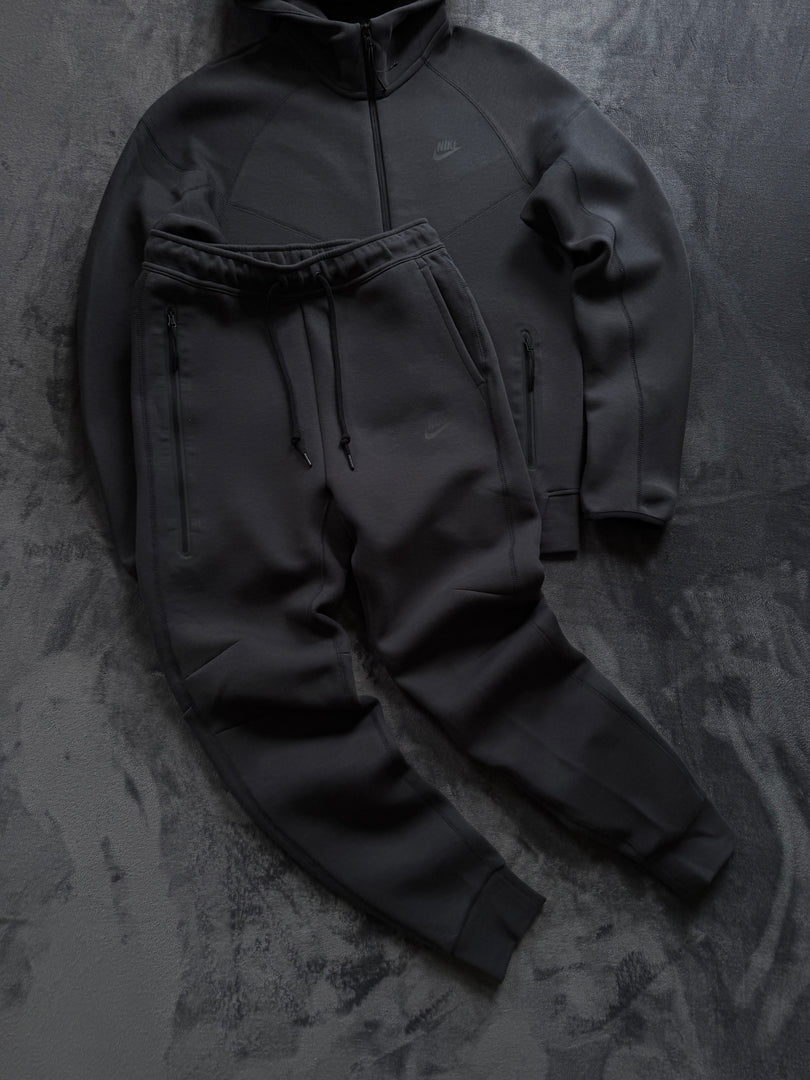 (S) Nike Tech Fleece Tracksuit (ЦВЯТ DARK GREY) (ново липсва етикет)