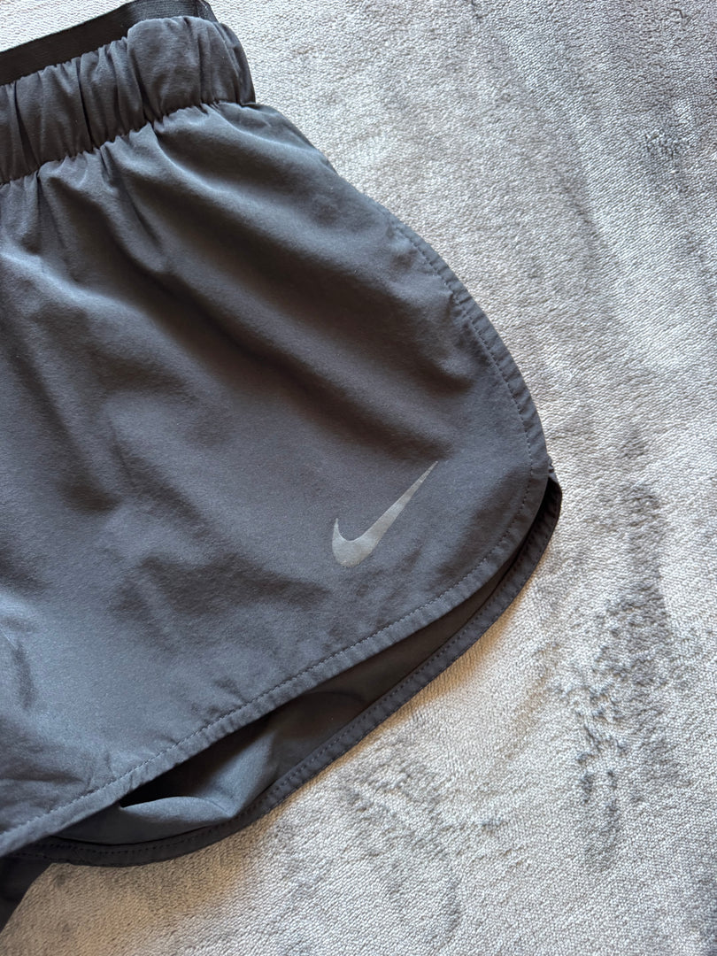 (ДАМСКО) (XS) Nike Dri Fit дамски шорти с клин