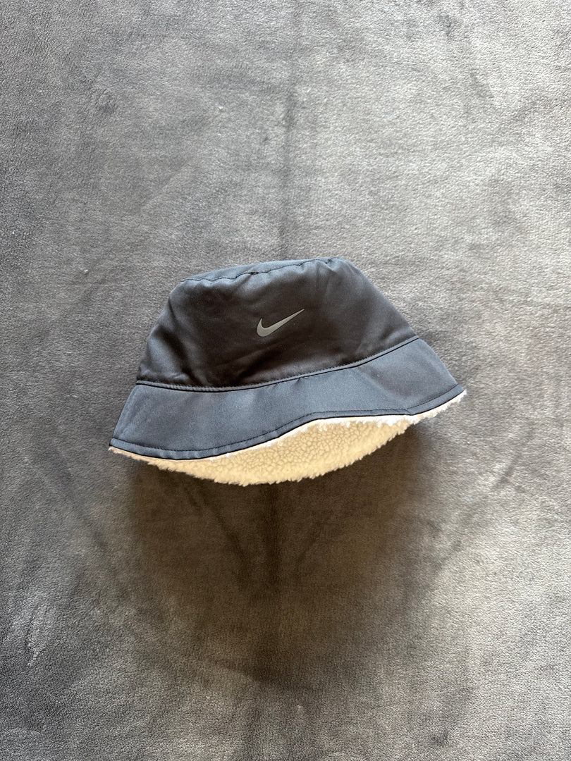 (ДАМСКО) Nike двулицева шапка тип “идиотка” (нова без етикет)