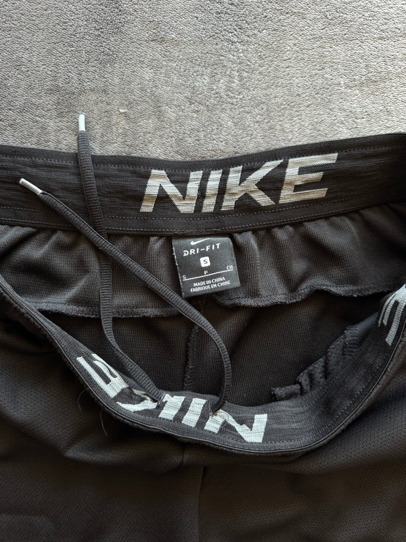 (ЗАБЕЛЕЖКИ) (S) Nike Dri Fit мъжки шорти (лого напукано)