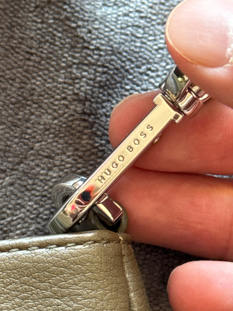 (ДАМСКО) Hugo Boss дамска чанта (протрито)