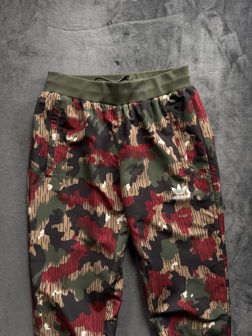 (M) ADIDAS X PHARRELL WILLIAMS Hu Camo Track Pants (ново липсва етикет)