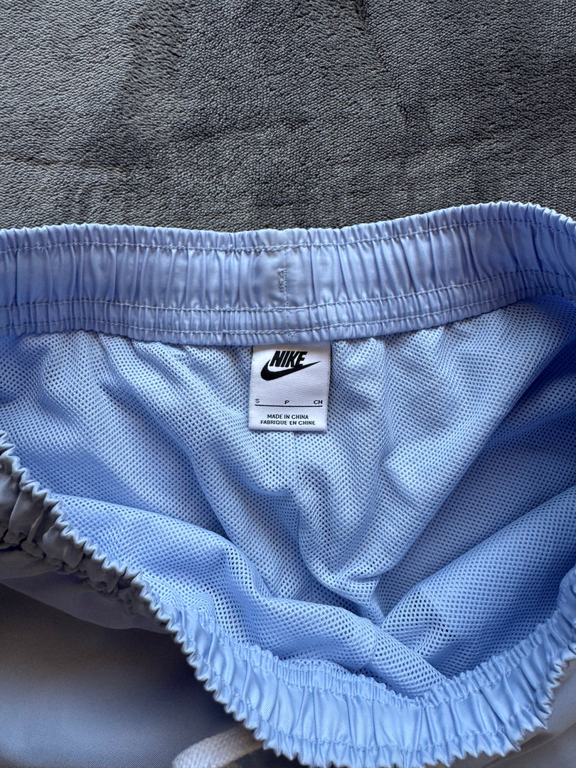 (S) Nike мъжки шорти (забележка около връзките)
