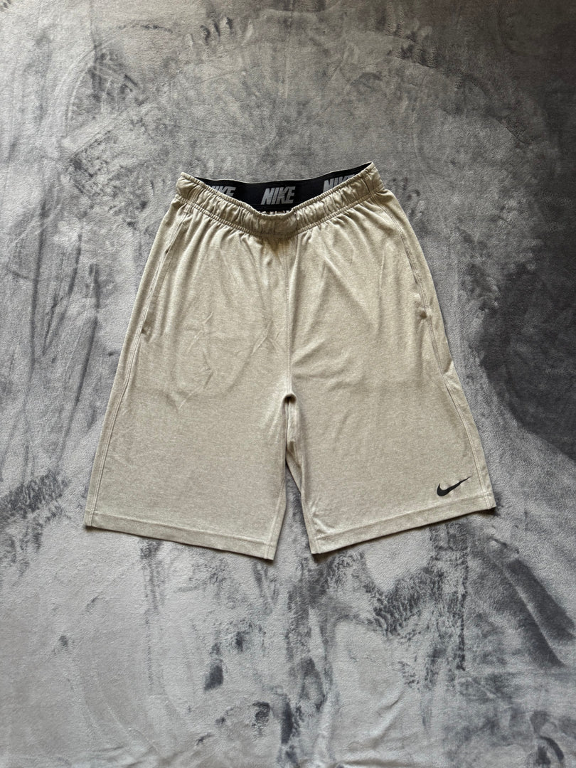 (S) Nike Dri Fit Shorts (леко са овърсайз)
